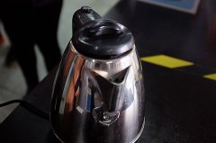 高錳鋼電水壺真的有毒！實驗室定量檢測